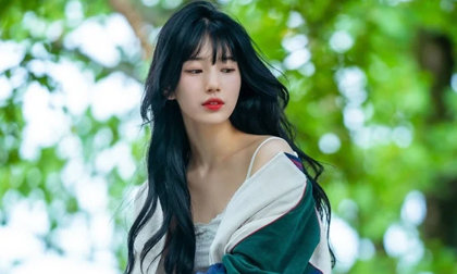 Suzy trong phim mới nhận cơn mưa lời khen với gu thời trang Y2K đẹp mê li