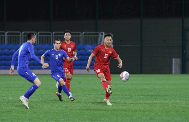 Báo Trung Quốc chỉ ra “sai lầm tai hại” của tuyển Việt Nam sau trận thua Uzbekistan - Ảnh 2.