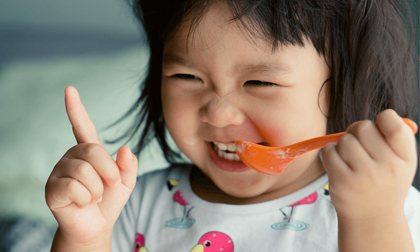 Sữa chua cung cấp nhiều dưỡng chất cho trẻ nhỏ nhưng cha mẹ nên chú ý 6 điều này để đảm bảo sức khỏe của con