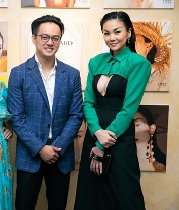 Thanh Hằng lần đầu khoe ảnh cưới, hé lộ cận nhẫn cưới và khéo đánh dấu chủ quyền với chồng nhạc trưởng - Ảnh 3. Thanh Hằng lần đầu khoe ảnh cưới, hé lộ cận nhẫn cưới và khéo đánh dấu chủ quyền với chồng nhạc trưởng - Ảnh 3.