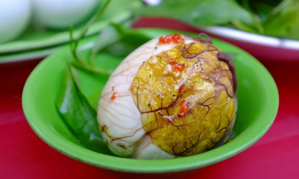Những ai không nên ăn trứng vịt lộn dù thèm đến mấy