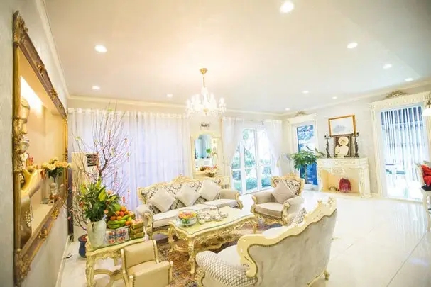 Nữ đại gia U45 vẫn chưa muốn lấy chồng, từng kiếm nhiều tiền đến nỗi chẳng buồn đếm, sống kín tiếng trong dinh thự 600m2 - Ảnh 9.