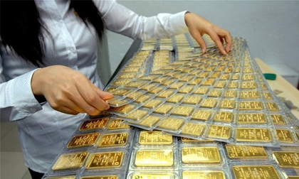 Giá vàng lao dốc mạnh, người mua mất trắng gần 5 triệu đồng/lượng