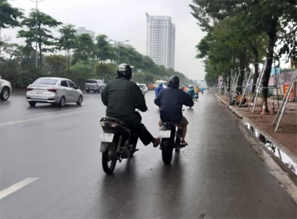 hanh-vi-tuong-giup-nguoi-nhung-lai-vi-pham-giao-thong-co-the-bi-phat-toi-hang-chuc-trieu-dong.jpg 0