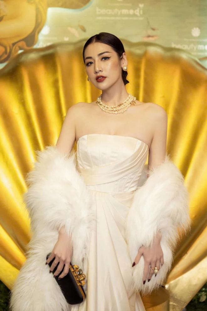 Á hậu có gương mặt phúc hậu nhất Vbiz sau gần thập kỷ lấy chồng trẻ tuổi hiện thế nào  (6).jpg 0