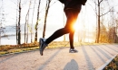 Chạy buổi sáng 30 phút hay đi bộ buổi tối 1 tiếng sẽ tốt hơn cho sức khỏe?