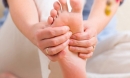 Xoa bóp chân trước khi đi ngủ đẩy lùi chứng bệnh nguy hiểm