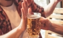Ép buộc, xúi giục người khác uống rượu, bia trong dịp Tết là hành vi vi phạm pháp luật