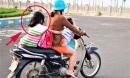 Từ tháng 1/2025, áp dụng luật mới khi chở trẻ em dưới 6 tuổi bằng xe máy, cụ thể thế nào? 