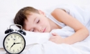 Trẻ ngủ trong hai 'giờ vàng' không chỉ phát triển trí não tốt mà còn giúp trẻ phát triển chiều cao, bố mẹ cần lưu ý 