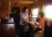 chuyen-cua-nhung-nguoi-don-giao-thua-tren-tau-76131.html