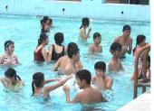 kinh-doanh-be-boi-bang-nuoc-ban-thu-ve-tien-ty-102416.html