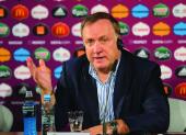 dick-advocaat-hi-lap-la-chuyen-gia-giet-tran-dau-102524.html
