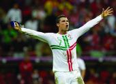 ronaldo-tu-tin-toa-sang-104086.html