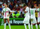 ronaldo-mac-vay-trong-ngay-bo-dao-nha-bi-loai-104147.html