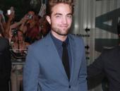 robert-pattinson-xuat-hien-lan-dau-sau-scandal-bi-cam-sung-110240.html