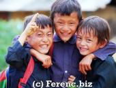 anh-sieu-ngo-ve-tre-em-viet-cua-pho-nhay-nguoi-my-112440.html