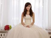 vay-cuoi-hoa-xinh-xan-cua-vo-duy-khoa-165654.html