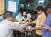 chuyen-la-giua-sai-gon-suat-com-bang-coc-tra-da-no-sach-ngon-174454.html