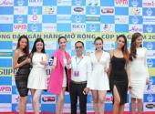 https://xahoi.com.vn/ngoc-trinh-cung-dan-mau-no-nuc-du-khai-mac-cup-bong-da-ho-guom-2014-184560.html
