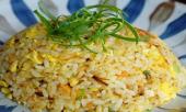 tuyet-chieu-lam-mon-com-rang-vang-ruom-sieu-ngon-cho-bua-sang-281391.html