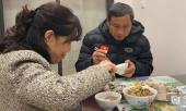 yen-tiec-chao-don-nguoi-hung-mai-duc-chung-don-tet-muon-voi-bat-canh-mang-vo-nau-380866.html