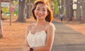 ben-ngoai-duong-chay-nguyen-thi-oanh-dien-vay-thuot-tha-nhan-sac-cuc-ngot-ngao-393486.html