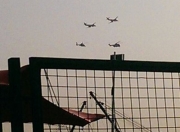 Hồng Kông xuất hiện máy bay quân sự ở cảng Victoria
