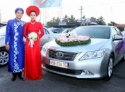 Dàn xế hộp bình dân trong lễ rước dâu của Nhật Kim Anh