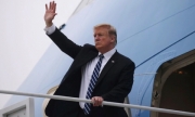 Tổng thống Trump rời Việt Nam