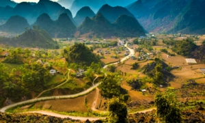 Cây viết uy tín của Traveller gợi ý 9 trải nghiệm nên có 1 lần trong đời: Phượt xuyên Việt được gọi tên, sánh vai cùng các tour quốc tế