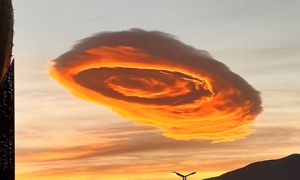 Từng xuất hiện tại Việt Nam, loại mây kỳ lạ có hình dạng như đĩa bay tiếp tục lộ diện trên bầu trời Thổ Nhĩ Kỳ