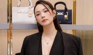Minh Hằng giữ vững phong độ nhan sắc, thường xuyên 'cân' mọi camera thường