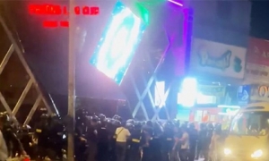 Hàng trăm cảnh sát ập vào kiểm tra quán bar ở quận Tân Phú
