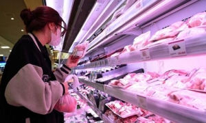 Cận Tết giá bưởi xuống thấp, thịt lợn siêu thị rẻ hơn chợ