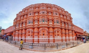Cung điện như vương miện trăm tuổi độc đáo nhất thế giới ở Ấn Độ