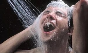 Tắm lâu hay tắm nhanh tốt hơn? Nhiều người phạm sai lầm này bảo sao bị ho, nghẹt mũi, mắc bệnh hô hấp 