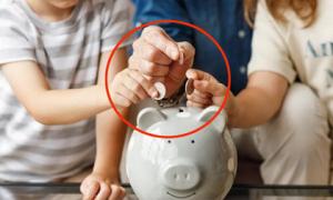4 “hành vi tiết kiệm” khiến trẻ cảm thấy thua kém và hèn nhát, cha mẹ đừng chủ quan!