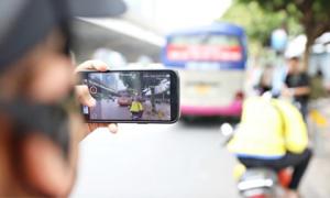 Tố cáo vi phạm giao thông, người đàn ông kiếm tiền tỷ mỗi năm nhờ 'săn tiền phạt'