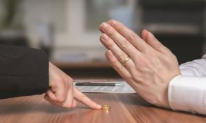 Trong hôn nhân, ai sợ ly hôn hơn? Câu trả lời từ những người từng trải khiến nhiều người giật mình