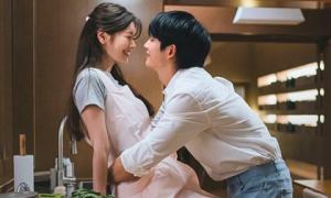 5 hành vi thân mật hơn cả 'chuyện ấy', những cặp đôi vẫn duy trì chúng sau 40 tuổi cho thấy họ rất yêu nhau