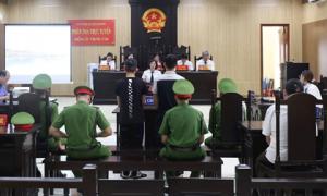 Hai bố con cùng lĩnh án tù vì tội giết người