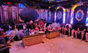Triệt phá tụ điểm “bay lắc” ở 3 quán karaoke, thu giữ nhiều súng đạn