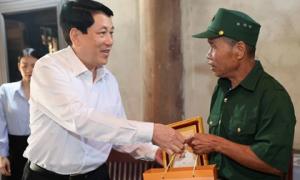 Bộ Nội vụ hướng dẫn tặng quà của Chủ tịch nước nhân dịp Tết Bính Ngọ 2026 