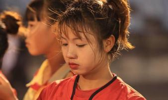 Cư dân mạng phát sốt với nữ cầu thủ hot girl của đội tuyển U19 Việt Nam, đã xinh lại còn đá bóng giỏi Cư dân mạng phát sốt với nữ cầu thủ hot girl của đội tuyển U19 Việt Nam, đã xinh lại còn đá bóng giỏi