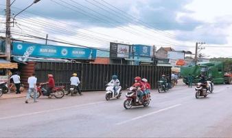 Thùng container văng vào nhà dân khiến 2 người thương vong Thùng container văng vào nhà dân khiến 2 người thương vong