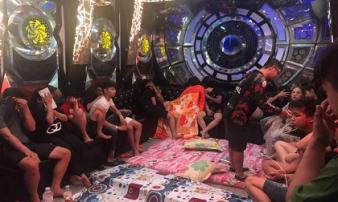 Quán karaoke trang bị chăn nệm cho dân chơi 'phê' ma túy Quán karaoke trang bị chăn nệm cho dân chơi 'phê' ma túy