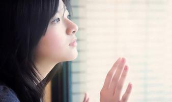 Nhìn cái nhíu mày cùng vết sẹo trên tay của bố người yêu, em hoảng sợ xin phép ra về trước sự ngỡ ngàng của mọi người trong nhà Nhìn cái nhíu mày cùng vết sẹo trên tay của bố người yêu, em hoảng sợ xin phép ra về trước sự ngỡ ngàng của mọi người trong nhà