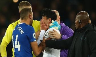 Son Heung-min sốc nặng, bàng hoàng ôm mặt khóc nức nở sau khi làm đồng nghiệp gãy chân Son Heung-min sốc nặng, bàng hoàng ôm mặt khóc nức nở sau khi làm đồng nghiệp gãy chân