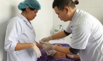 Quảng Ninh: Bé 2 tuổi ngã vào nồi lẩu đang sôi dẫn tới bỏng nặng Quảng Ninh: Bé 2 tuổi ngã vào nồi lẩu đang sôi dẫn tới bỏng nặng